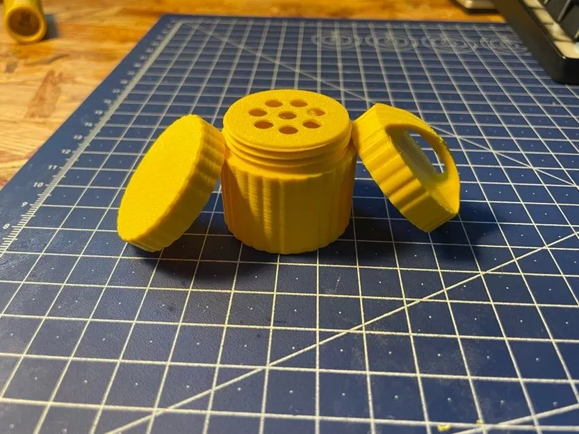 Hũ đựng gia vị du lịch (Travel Salt Shaker) in 3D nhỏ gọn - Image 1