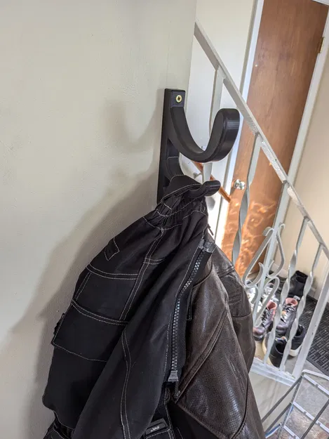 Giá treo nón bảo hiểm và áo khoác motor (Thiết kế độc lạ) - Image 2