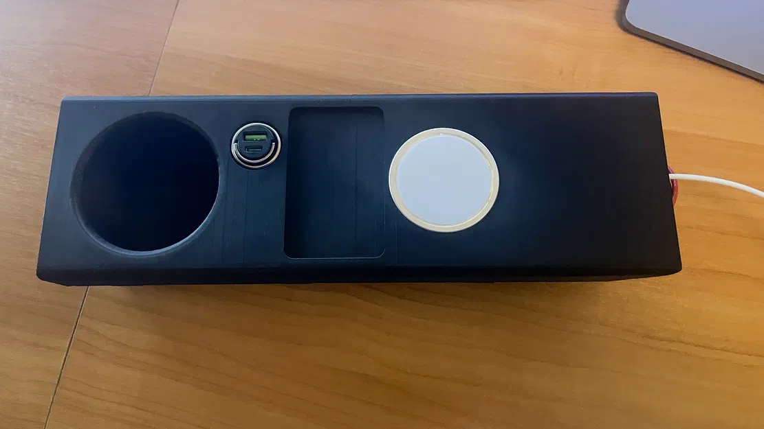 Bảng điều khiển trung tâm BMW E46 tích hợp sạc Magsafe và USB - Image 2