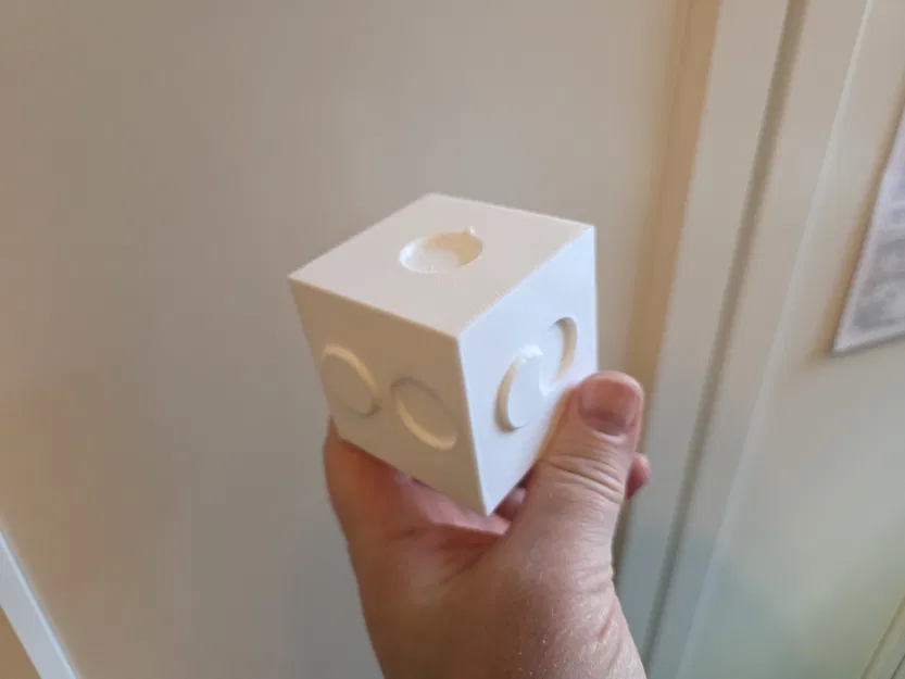 Khối lập phương mô phỏng Nhật thực toàn phần cho người khiếm thị - Image 2