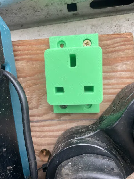 Giá treo phích cắm chuẩn UK gắn tường - Image 1