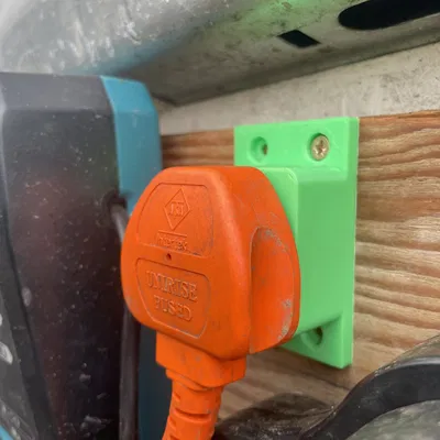 Giá treo phích cắm chuẩn UK gắn tường