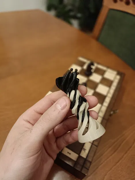 Quân Cờ Tốt "Xuyên Thấu" Không Tưởng (Ảo Ảnh Thị Giác) - Image 2