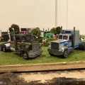 Mô hình xe tải Kenworth W900A và GMC General tỉ lệ 1/64 (Smokey and the Bandit) - Thumbnail 1