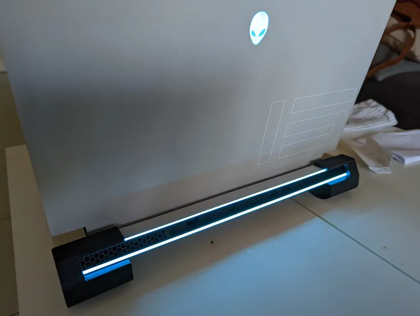 Đế kê laptop Alienware X15 R2 - Image 2