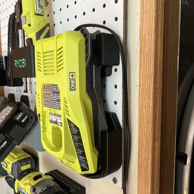 Giá treo Ryobi 18v Charger chuẩn Peglock