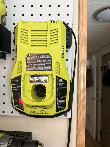 Giá treo Ryobi 18v Charger chuẩn Peglock - Image 2