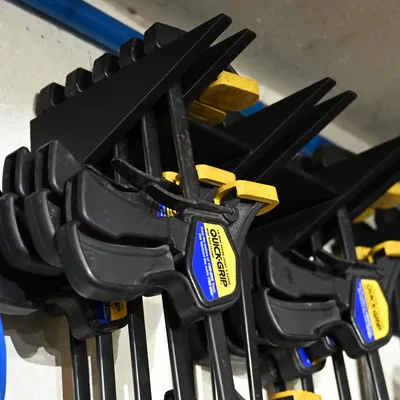 Giá treo kẹp Quick-Grip, giải pháp lưu trữ tiết kiệm diện tích trên tường