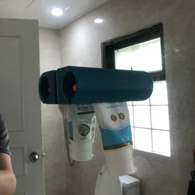 Giá đỡ dụng cụ ép kem đánh răng gắn gương tiện lợi cho phòng tắm