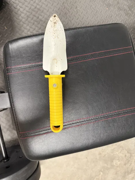 Tay cầm thay thế in 3D cho xẻng làm vườn bị gãy - Image 1