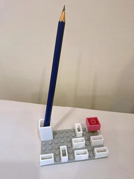 Mô hình đế cắm bút 2x2 tương thích LEGO sáng tạo cho bàn làm việc - Image 1