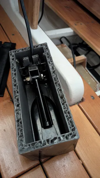 Hộp gắn/Đế gắn đầu dò Lowrance cho tàu Pocketship - Image 1