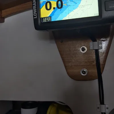 Hộp gắn/Đế gắn đầu dò Lowrance cho tàu Pocketship