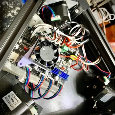 Máy in 3D Delta Decem sử dụng nhôm 2020 và ray trượt MGN9/12H