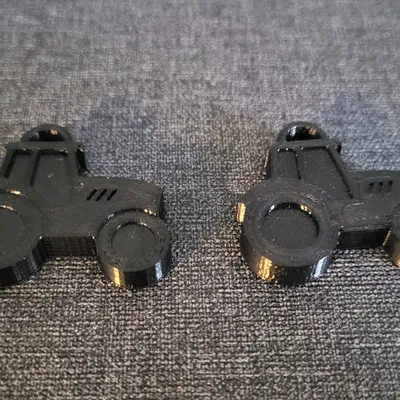 Móc khóa hình máy cày (Keychain tractor)