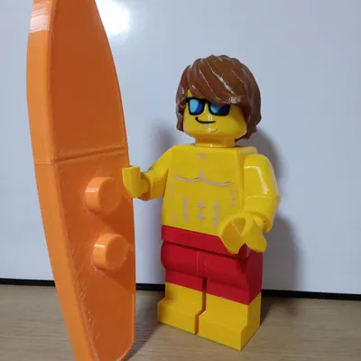 Mô hình Surfer Guy Giant Minifig phong cách Lego ấn tượng