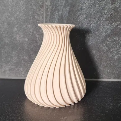 Bình Hoa Gân Xoắn Ốc (Spiral Ribbed-Vase)