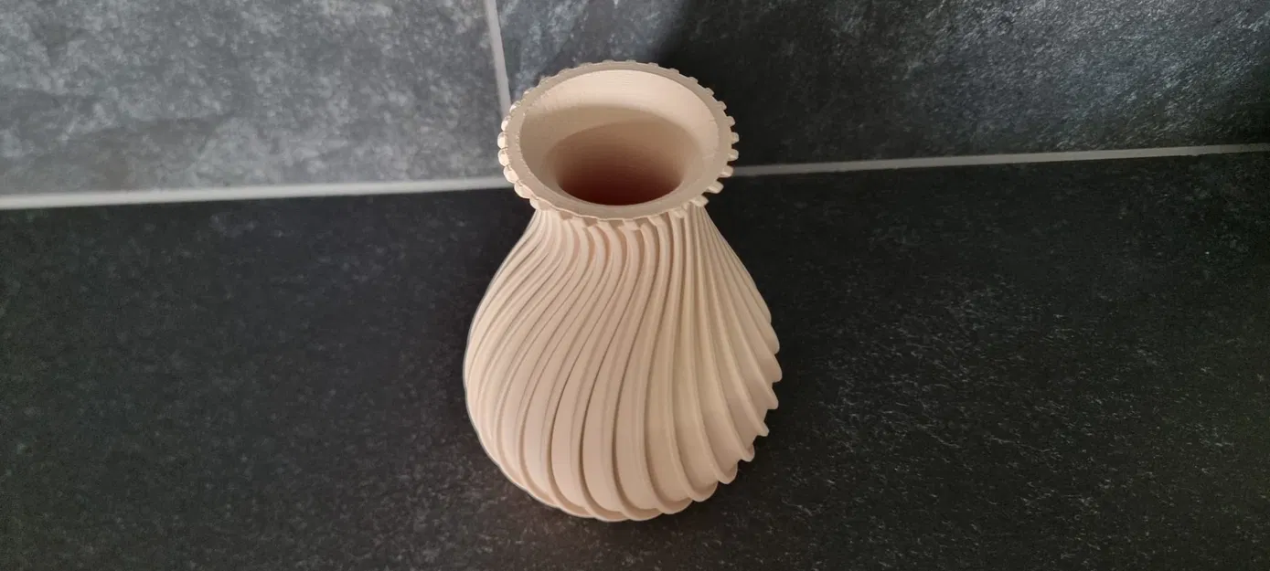 Bình Hoa Gân Xoắn Ốc (Spiral Ribbed-Vase) - Image 3