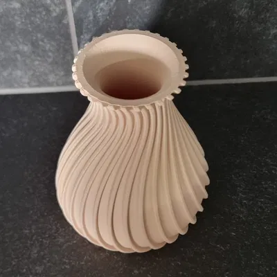 Bình Hoa Gân Xoắn Ốc (Spiral Ribbed-Vase)