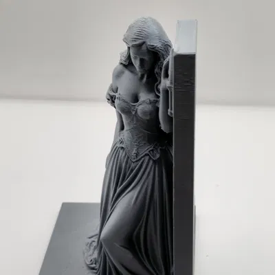 Chặn Sách Cô Dâu Gothic – Mẫu Đỡ Sách Bên Trái