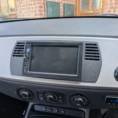 WIP - Khung chuyển đổi Double Din cho xe BMW Z4 (e85)