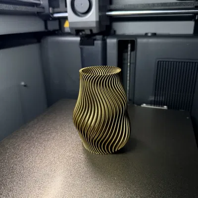 Bình Hoa Xoắn Ốc Twisted – Thiết Kế Parametric Hiện Đại