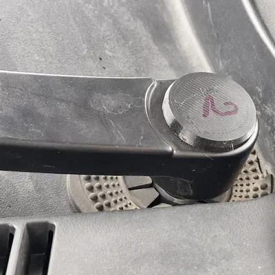 Nắp che ốc cần gạt mưa xe Chery Tiggo 7