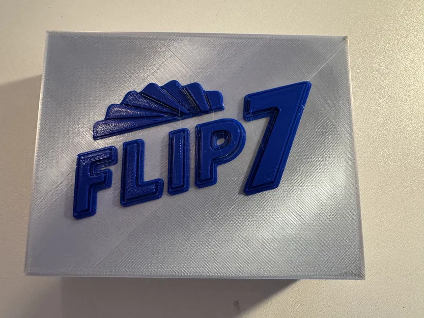 Hộp đựng bài Flip 7 với nắp gài tiện lợi - Image 1