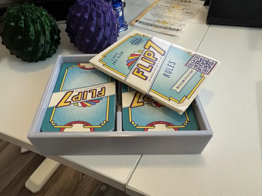 Hộp đựng bài Flip 7 với nắp gài tiện lợi - Image 3