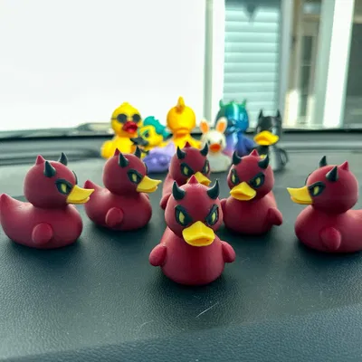 Mô hình chú vịt ác quỷ Devil Duck trang trí xe hơi cực chất