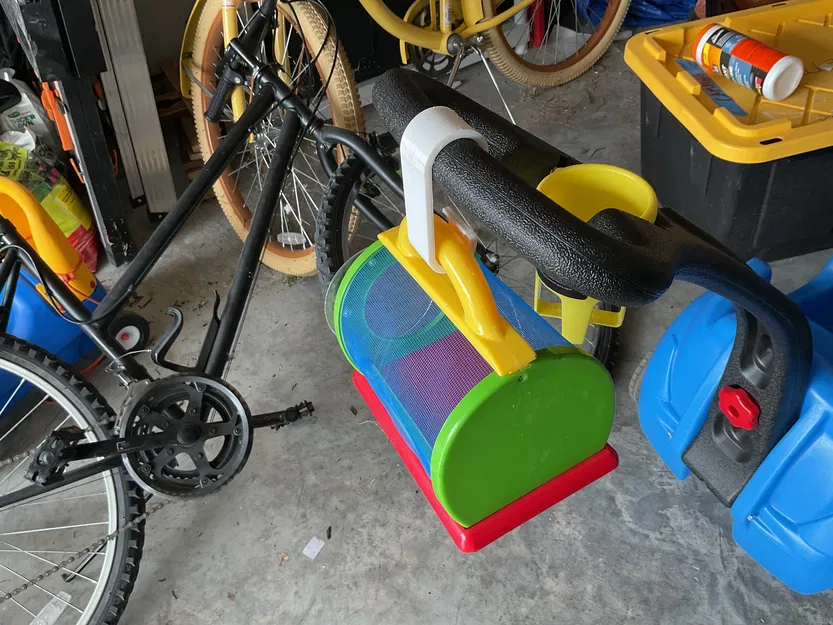 Móc treo đồ tiện ích cho xe đẩy Step2 Whisper Ride Cruiser - Image 2