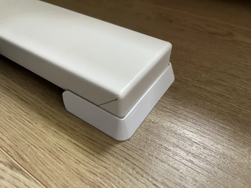 Ốp bảo vệ dây cáp cho chân bàn Ikea Mittzon (dạng kẹp cài) - Image 1