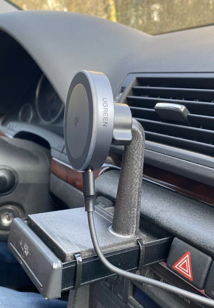 Giá đỡ sạc Magsafe cho khay danh thiếp xe Audi A4 (B6) - Image 1