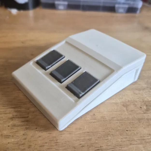 Tái tạo Logitech C7: Chuột 3 nút phong cách Retro - Image 1