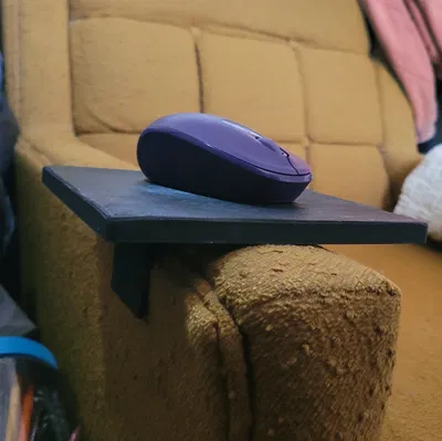 Bàn di chuột 3D kẹp tay ghế armchair tiện dụng