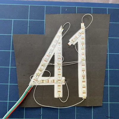 Biển số nhà 41 phong cách Art Deco đặt cửa sổ