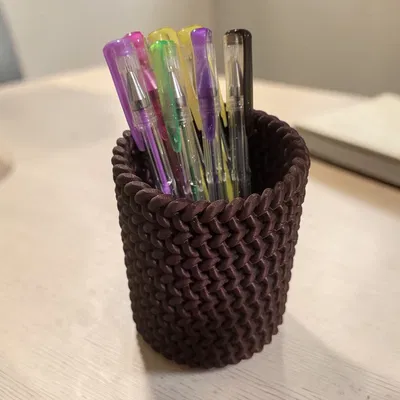 Ống cắm bút họa tiết đan lát 3D (Woven pen holder) độc đáo