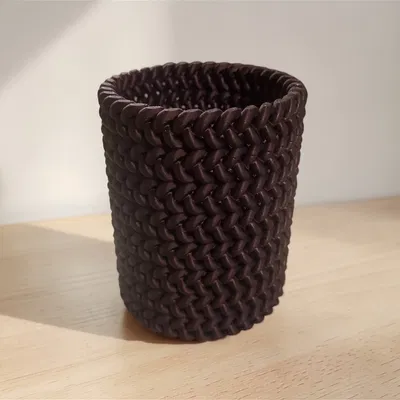 Ống cắm bút họa tiết đan lát 3D (Woven pen holder) độc đáo
