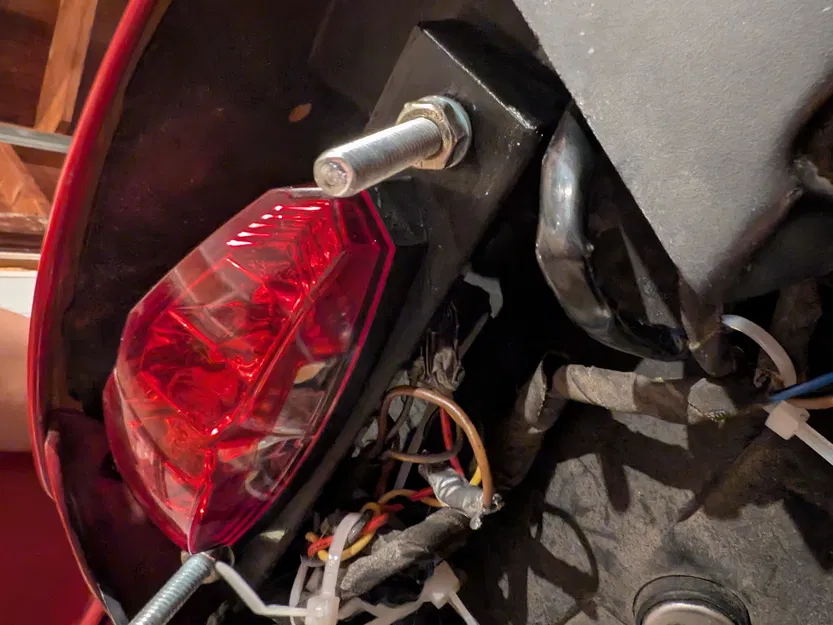 Adapter gắn đèn hậu LED cho BMW R1100RS - Image 1