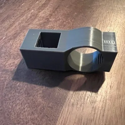 Dụng cụ vẽ hình tròn trên bảng trắng