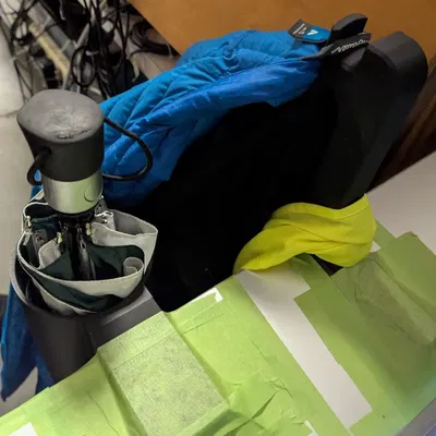 Móc treo áo khoác và giá để ô gắn bệ cửa sổ