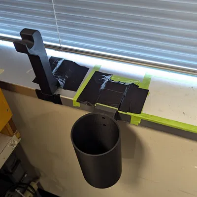 Móc treo áo khoác và giá để ô gắn bệ cửa sổ