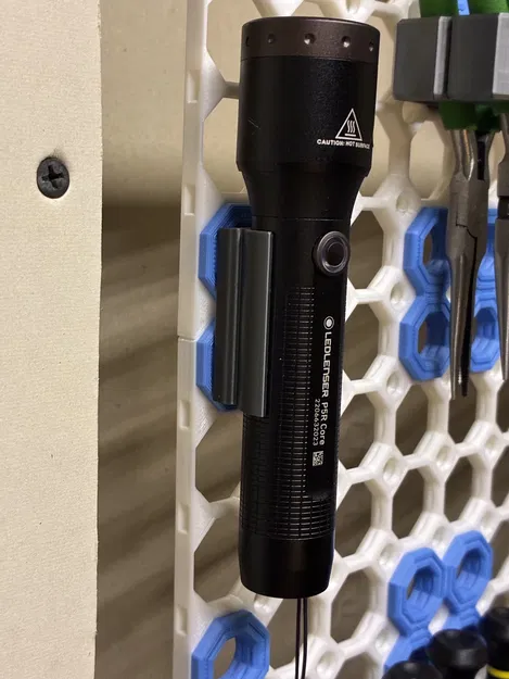 Giá đỡ đèn pin Ledlenser P5R cho hệ thống Multiboard - Image 1