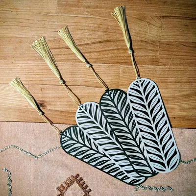 Kẹp sách họa tiết hoa phong cách Art Nouveau