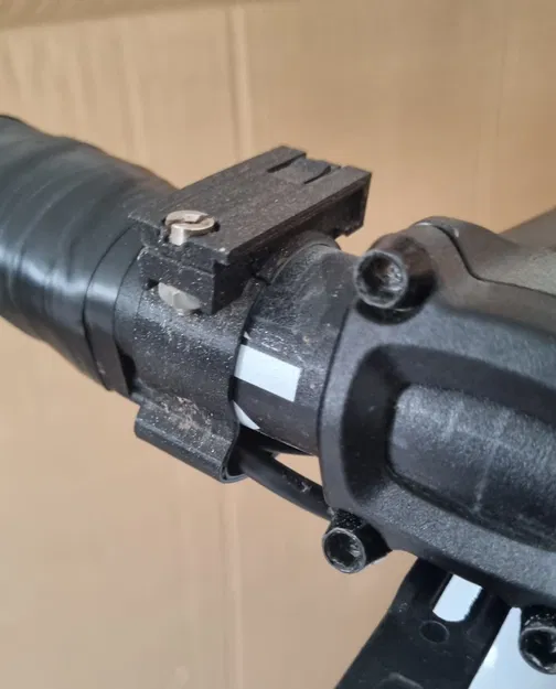 Ngàm gắn đèn xe đạp tích hợp rãnh đi dây - Image 1