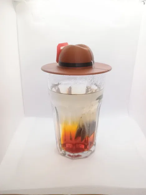 TeaHat: Nắp đậy ly trà hình chiếc mũ giữ nhiệt và giữ dây túi lọc - Image 1