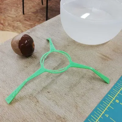 Giá đỡ hạt bơ in 3D (Avocado-pit clip) – Trợ thủ đắc lực cho người yêu cây