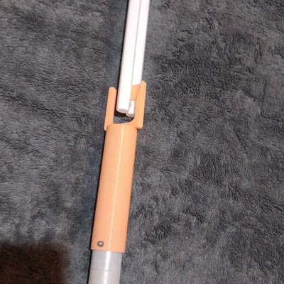 Dụng cụ hỗ trợ lắp và tháo bóng đèn PL-S dùng chân ghế trẻ em IKEA