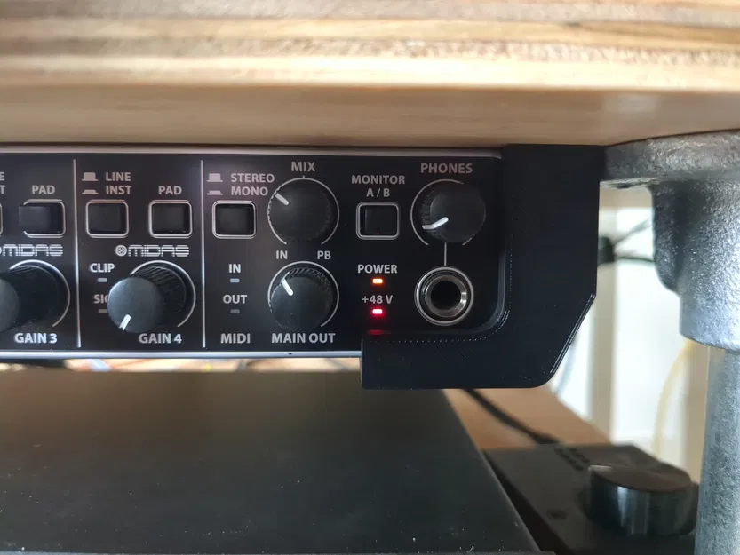 Giá treo Behringer UMC404HD gắn dưới mặt bàn - Image 1