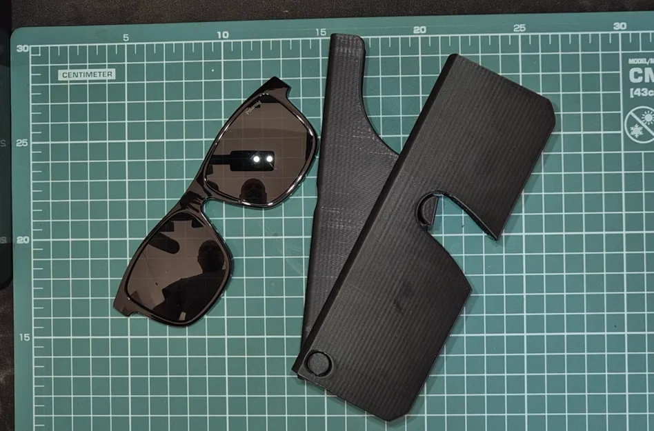 Hộp Đựng Kính Mát Dạng Kẹp - Thao Tác Một Tay - Image 1